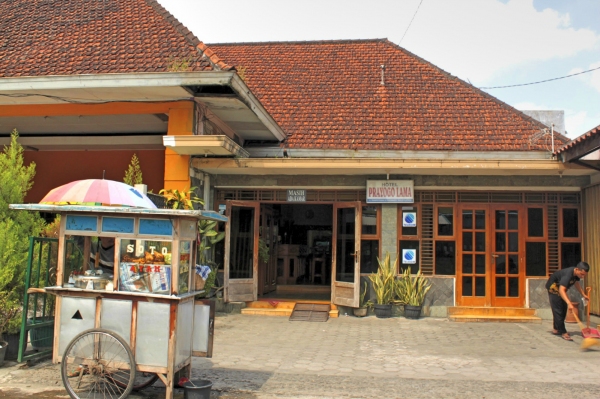 Prayogo Lama Hotel