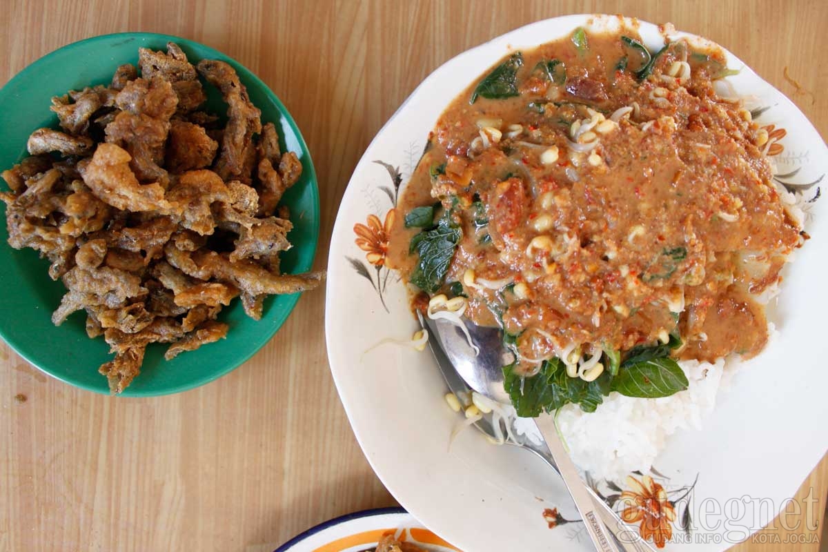 Pecel Wader Bu Amad