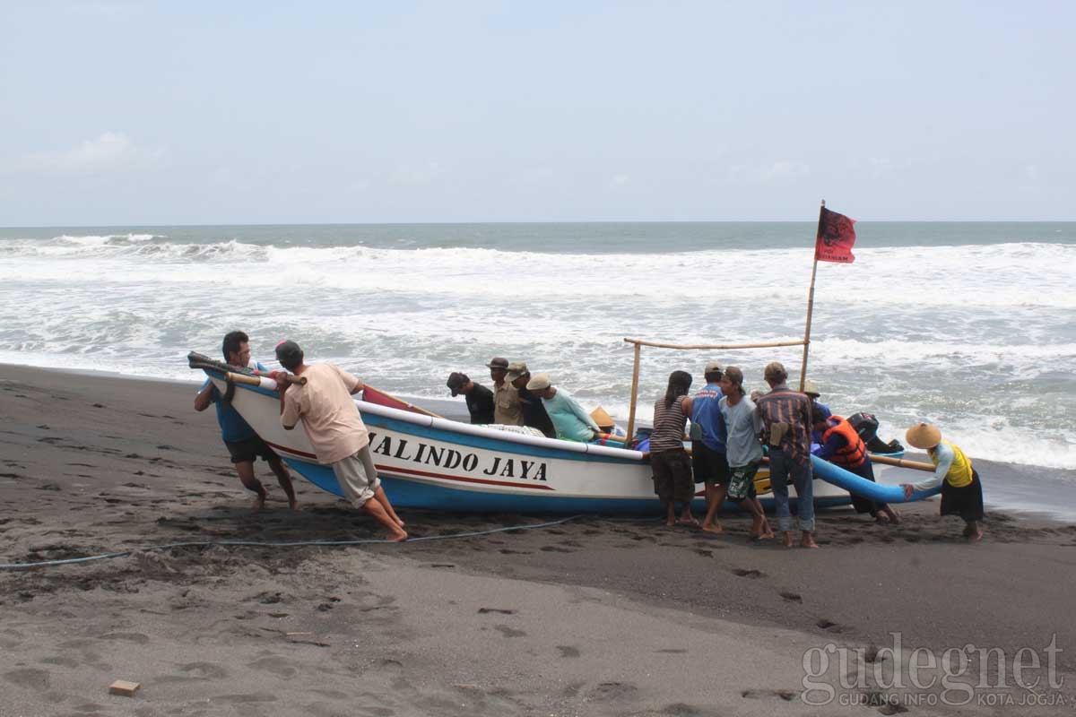 Pantai Pandansimo Yogyakarta
