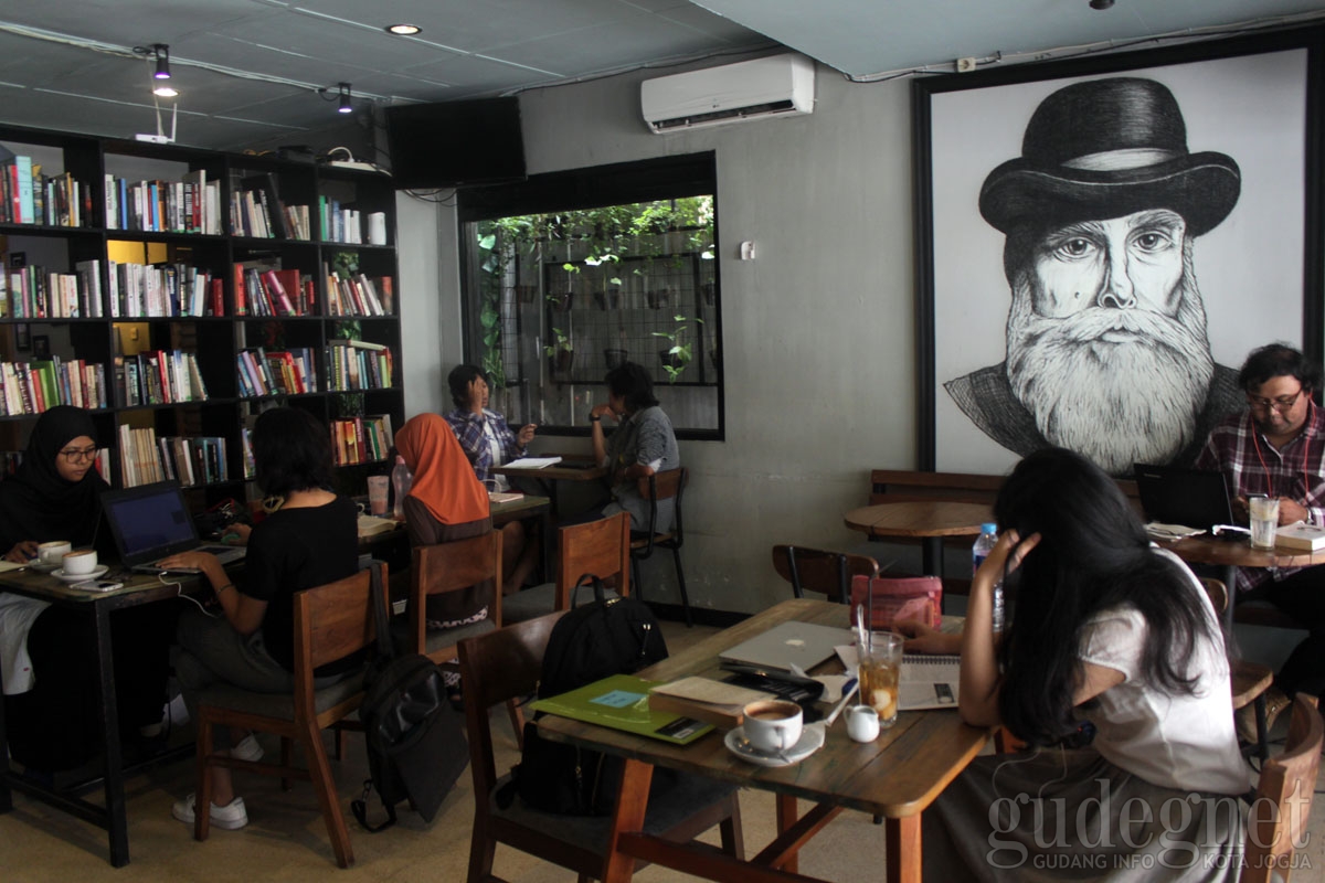 Blanco Coffee And Books