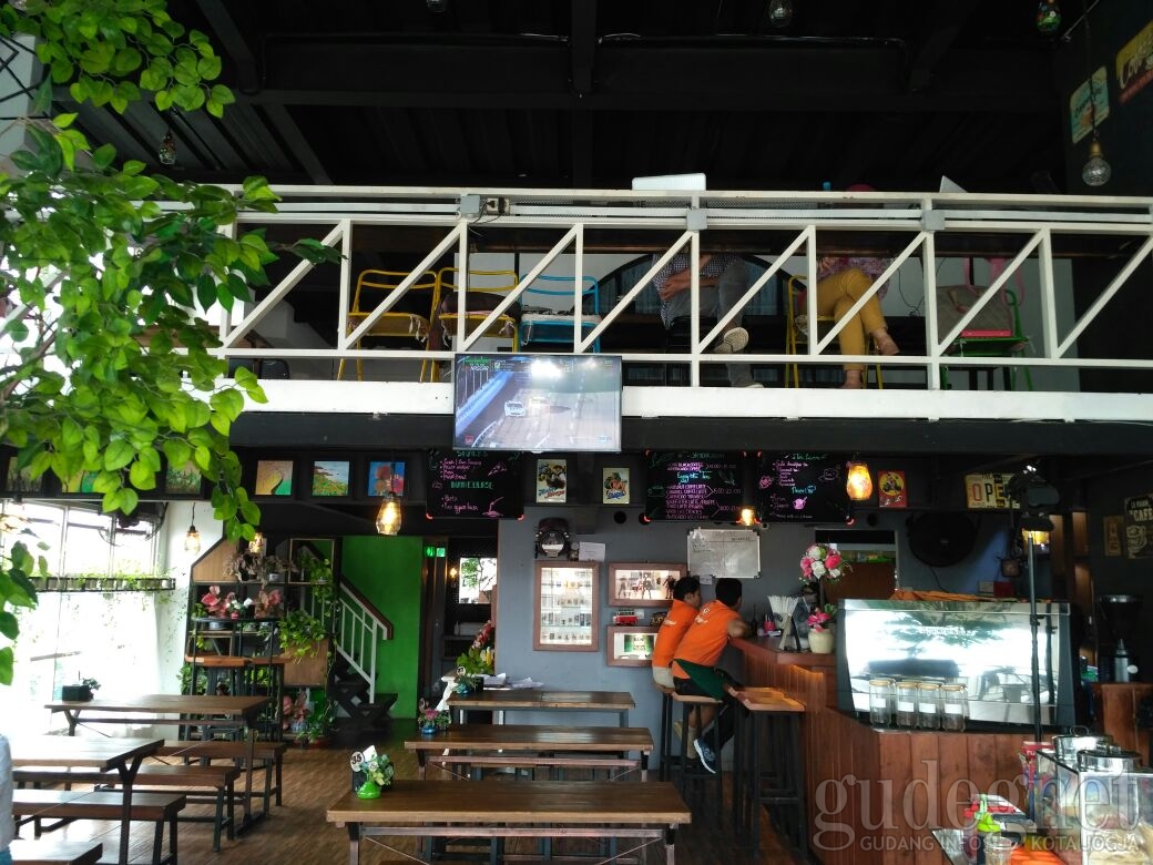 Mak Semarangan Resto Gallery & Coffee