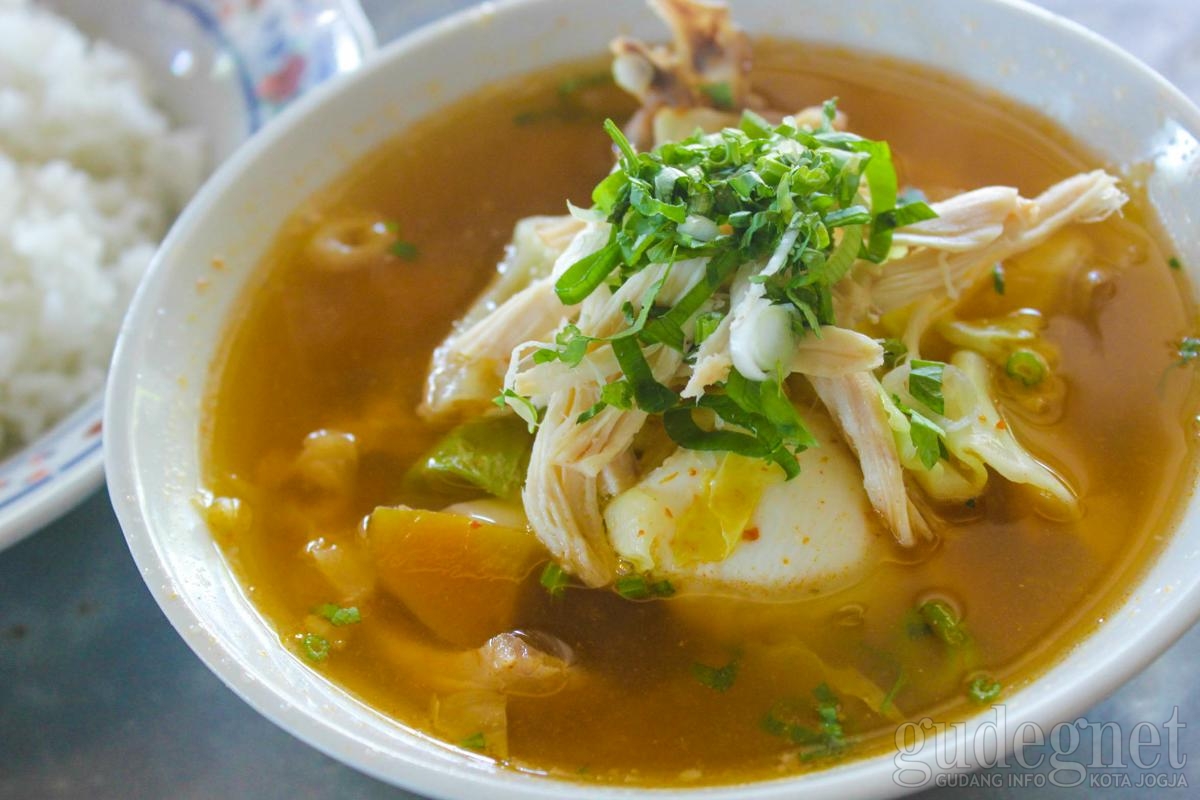 Sop Merah Bu Asih Jogja