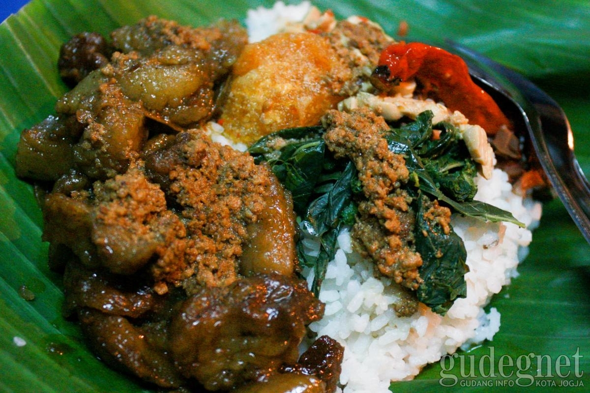 Gudeg Ceker dan Koyor Bu Sum Tamansari