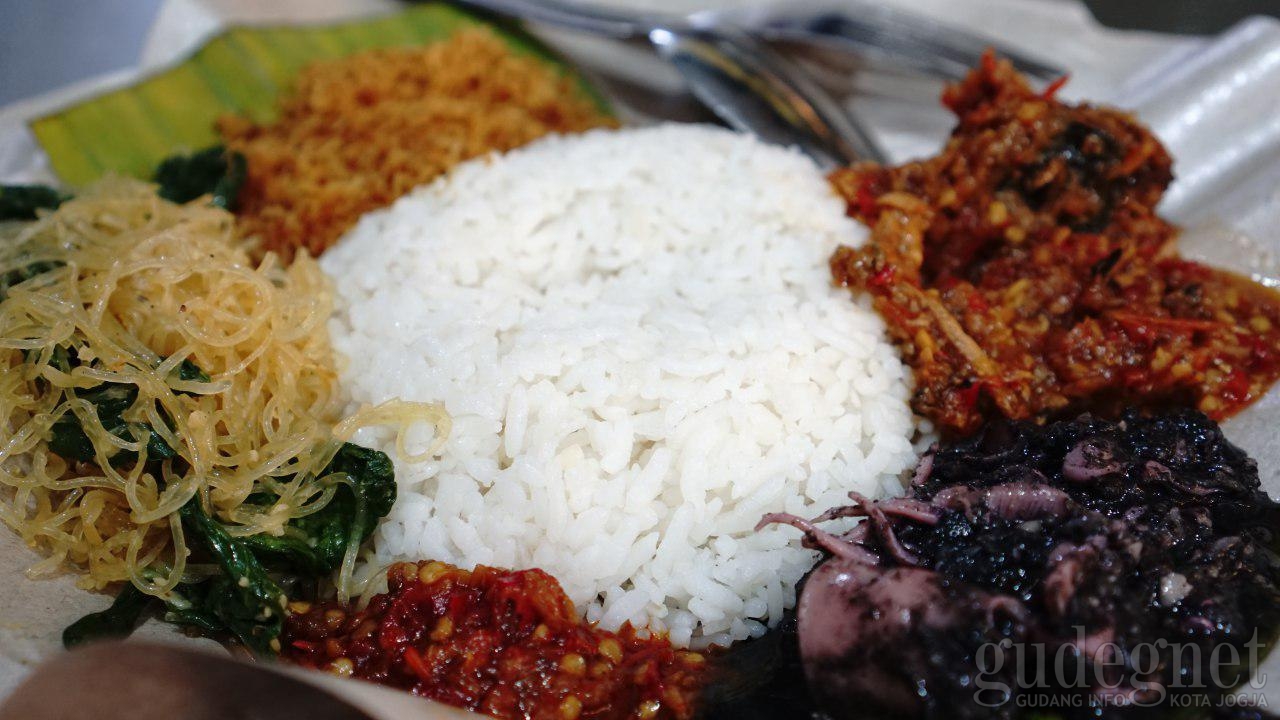 Sego Meduro Cumi Item Cak Jede