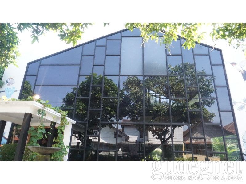 Go Rich Bar and Kitchen