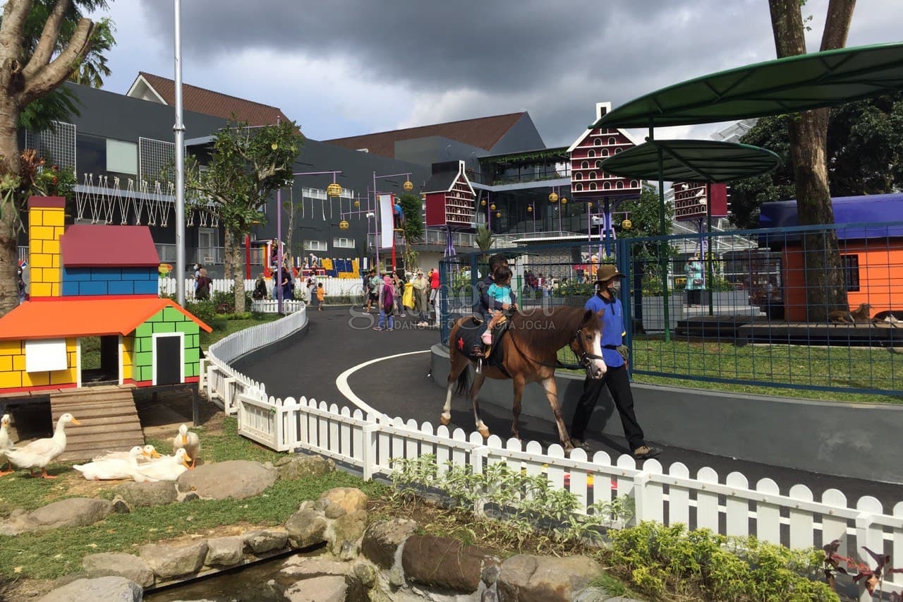 Suraloka Zoo