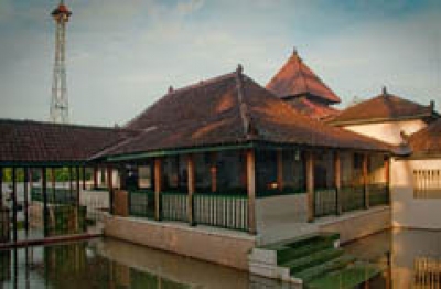  Masjid Pathok Negara Sulthoni Plosokuning Yogyakarta