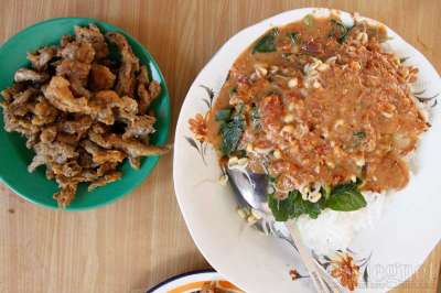 Pecel Wader Bu Amad
