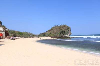 Pantai Indrayanti Yogyakarta (Pantai Pulang Sawal)