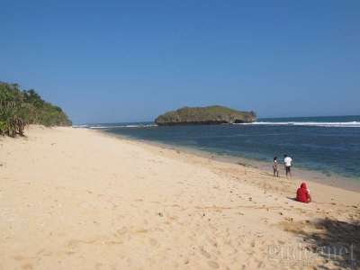 Pantai Sadranan : Keindahan Dibalik Sepi Yogyakarta