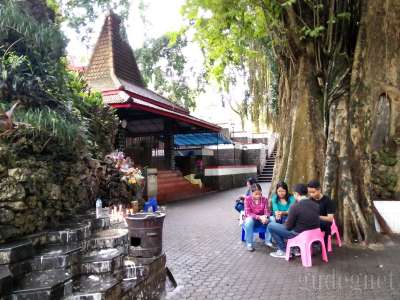 Goa Maria Lourdes Sendangsono Yogyakarta