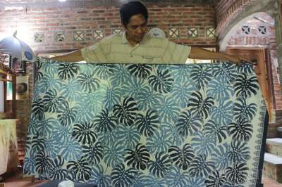 Batik Jolawe (Batik dengan pewarna alami)