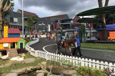 Suraloka Zoo