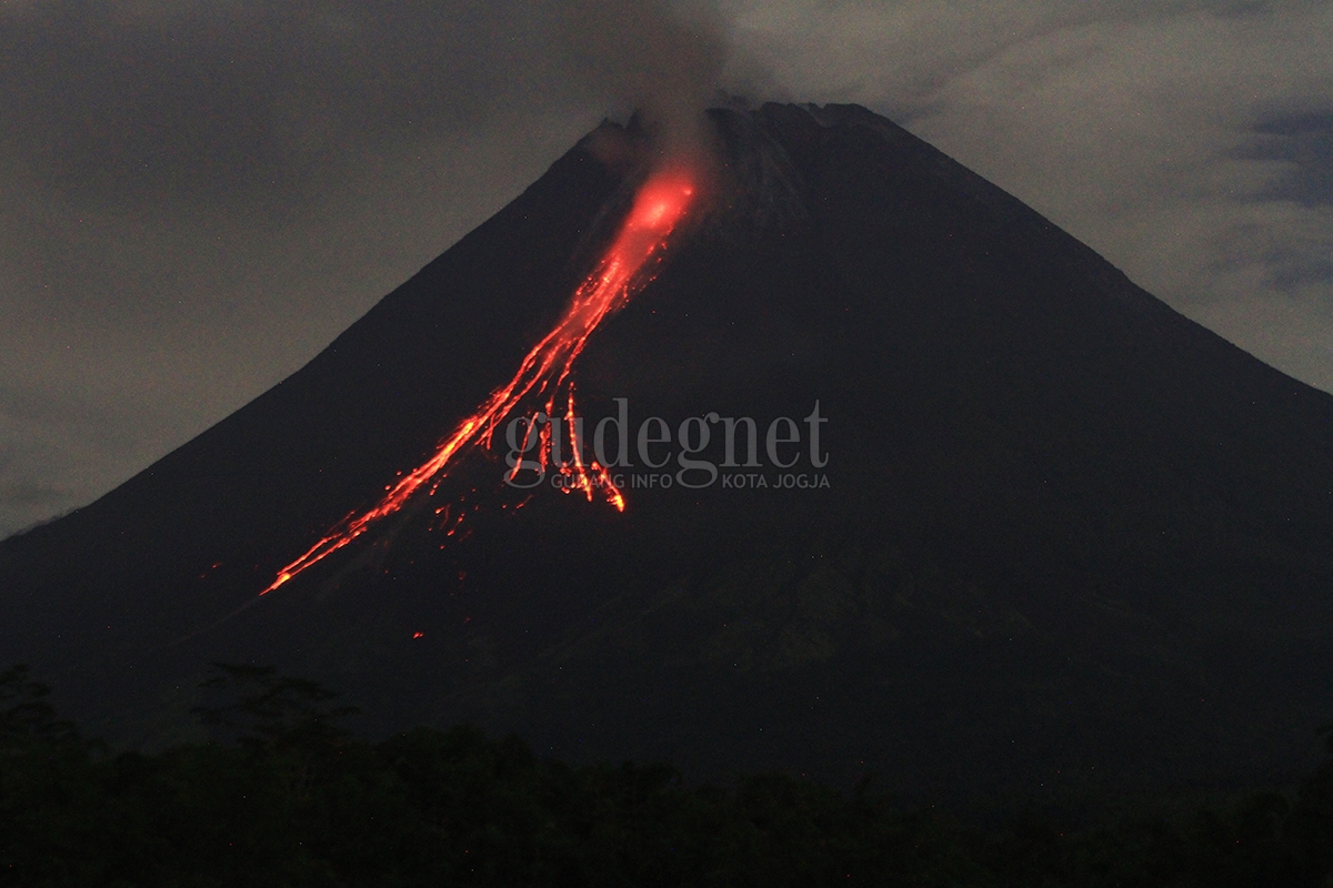 Guguran Lava Pijar Gunung Merapi