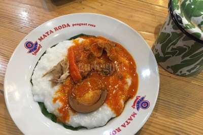 Bubur Ayam di Lesehan Bubur Ayam & Gudeg Ceker Bagong