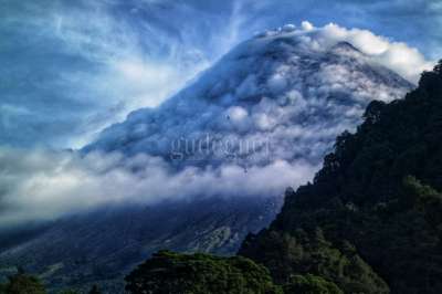 Puncak Gunung Merapi 