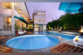 Cakra Kusuma Hotel's Swimming Pool