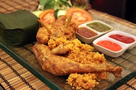 Ayam goreng krispi khas Omah Dhuwur