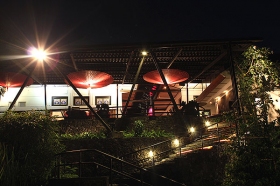 Suasana yang hangat di Omah Dhuwur