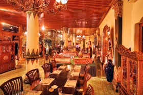 Sekar Kedhaton Restaurant menawarkan suasana etnik di setiap sudutnya