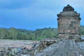 Teras tertinggi sebagai tempat tersuci