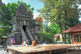 Candi Ganjuran menjadi salah satu tempat ziarah favorit di Yogyakarta bagi umat Kristiani