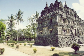 Candi Sari disebut juga Vihara mungil