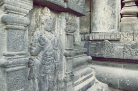 Candi ini dibangun untuk Dewa Brahma, Dewa Wishnu dan Dewa Syiwa