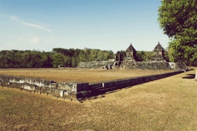 Candi ini sebagai tempat memuja Dewa Wishnu dan Dewi Sri