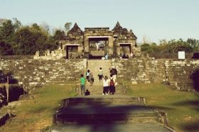 Candi Ratu Boko merupakan sisa bangunan keraton