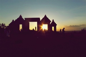 Candi Boko kerap digunakan sebagai lokasi foto pre wedding