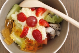 Salad buah dan keju