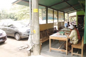 Suasana makan siang
