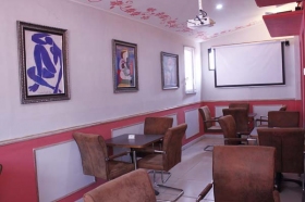 Ruang pertemuan di Paris Bakery