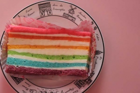 Rainbow Cake khas Paris Bakery 