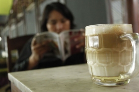 Menikmati kopi sembari membaca di Djendelo Cafe