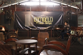 Santai sembari bekerja di cafe