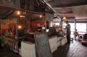 Suasana yang nyaman dan interior kuno