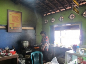 Suasana dapur warung Bakmi Jombor