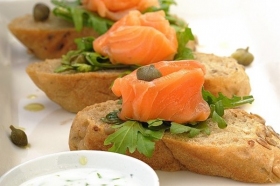 Smoke salmon aragula