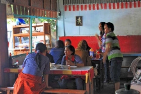 Suasana di warung bakso pak Supri