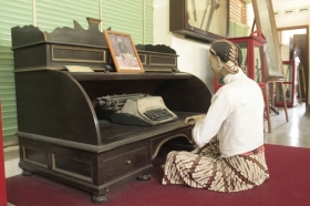 Meja Kerja Sri Pakualam