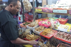 Pengunjung dapat Memilih Sendiri Makanan yang Diinginkan