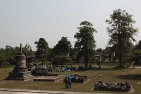 Suasana di dalam Kompleks Candi Sojiwan