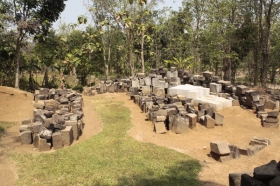 Reruntuhan Bangunan Candi di Situs Dawangsari