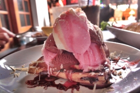 Ice Cream Bakar di House of Raminten