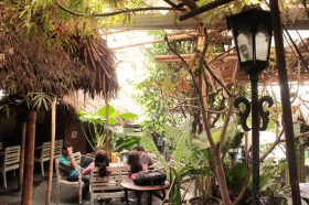 Suasana di Warkop Semesta