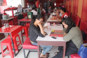 Suasana di rumah makan Bungon Jeumpa