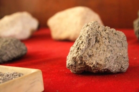 batuan mineral di museum Geoteknologi Mineral