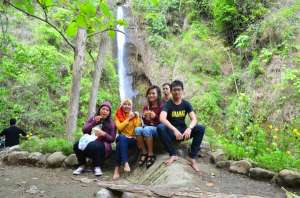 Tamasya bersama teman di Curug Siluwok